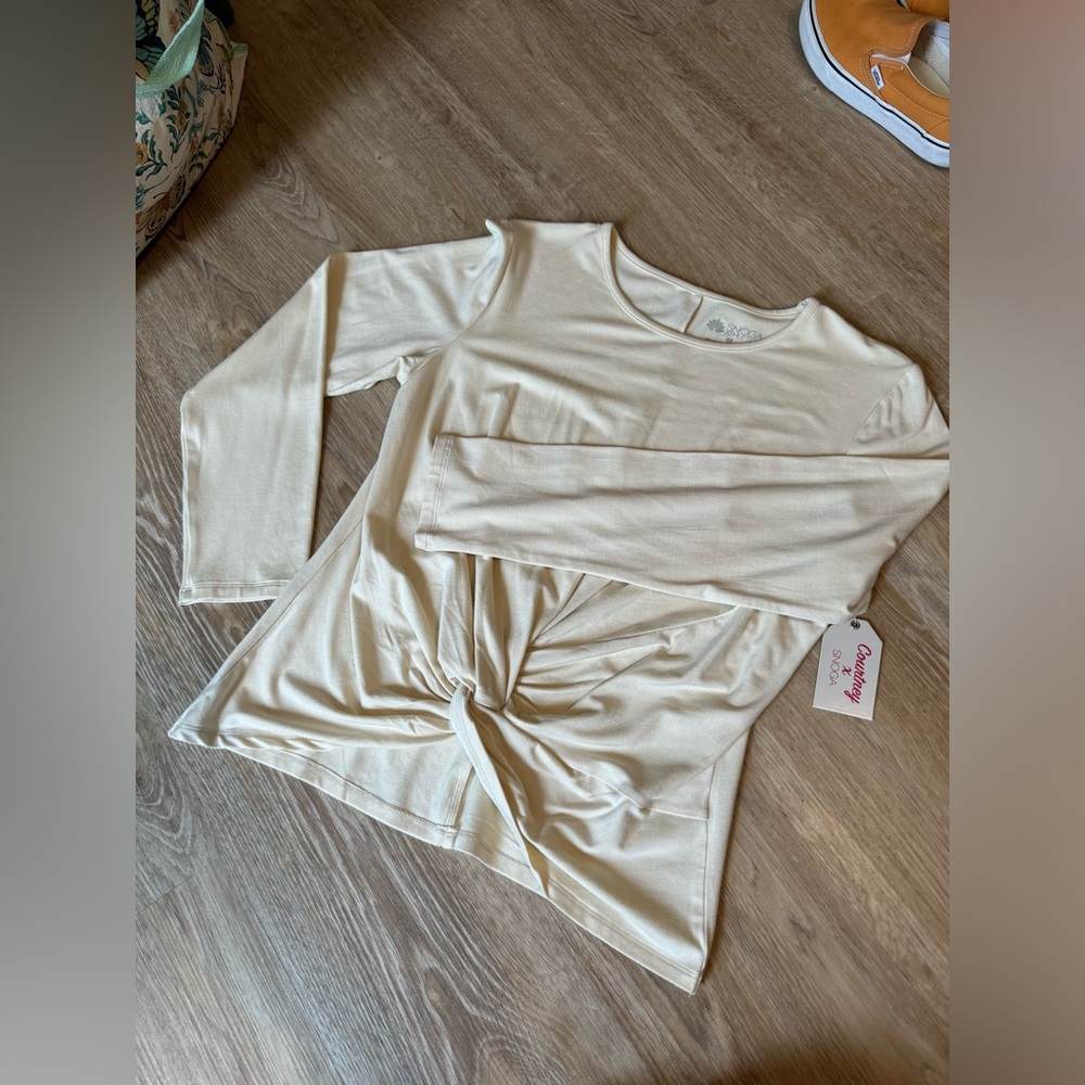 Sold Snoga ivory long sleeve top
